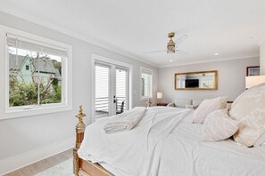 5 Schlafzimmer, Schreibtisch, Bügeleisen/Bügelbrett, Reisekinderbett