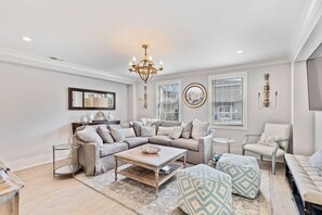 Een smart-tv en een open haard