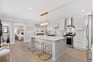 6 bedrooms, desk, iron/ironing board, travel crib - The Madison Compound- Entire Charleston House & Suites w/ Private Roof Top Deck (Charleston)