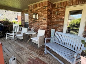 Terrace/patio - Cozy, cute studio! Safe and quiet neighborhood, Comfy bed; Near downtown! (Bentonville)