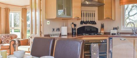 洗碗機、高腳椅