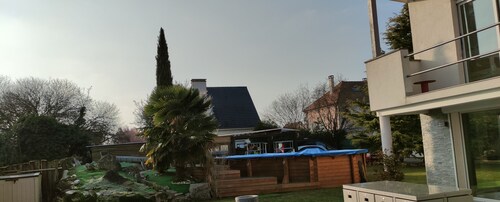 Large house with heated swimming pool, near Paris, Vexin and Châteaux (Versailles)