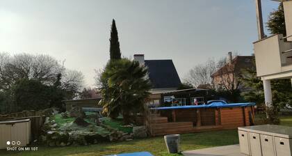 Large house with heated swimming pool, near Paris, Vexin and ChĂąteaux (Versailles)
