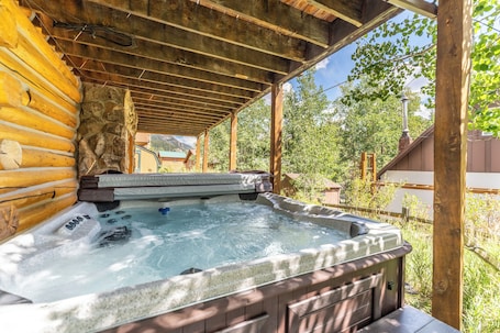 House (3 Bedrooms) | Exterior