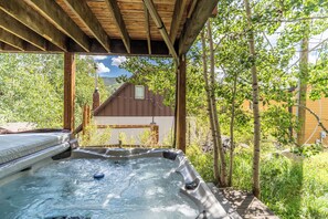 House (3 Bedrooms) | Exterior