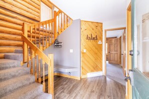 منزل (3 Bedrooms) | المنشأة من الخارج