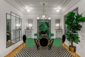 Dining - The Great Gatsby (Bucharest)