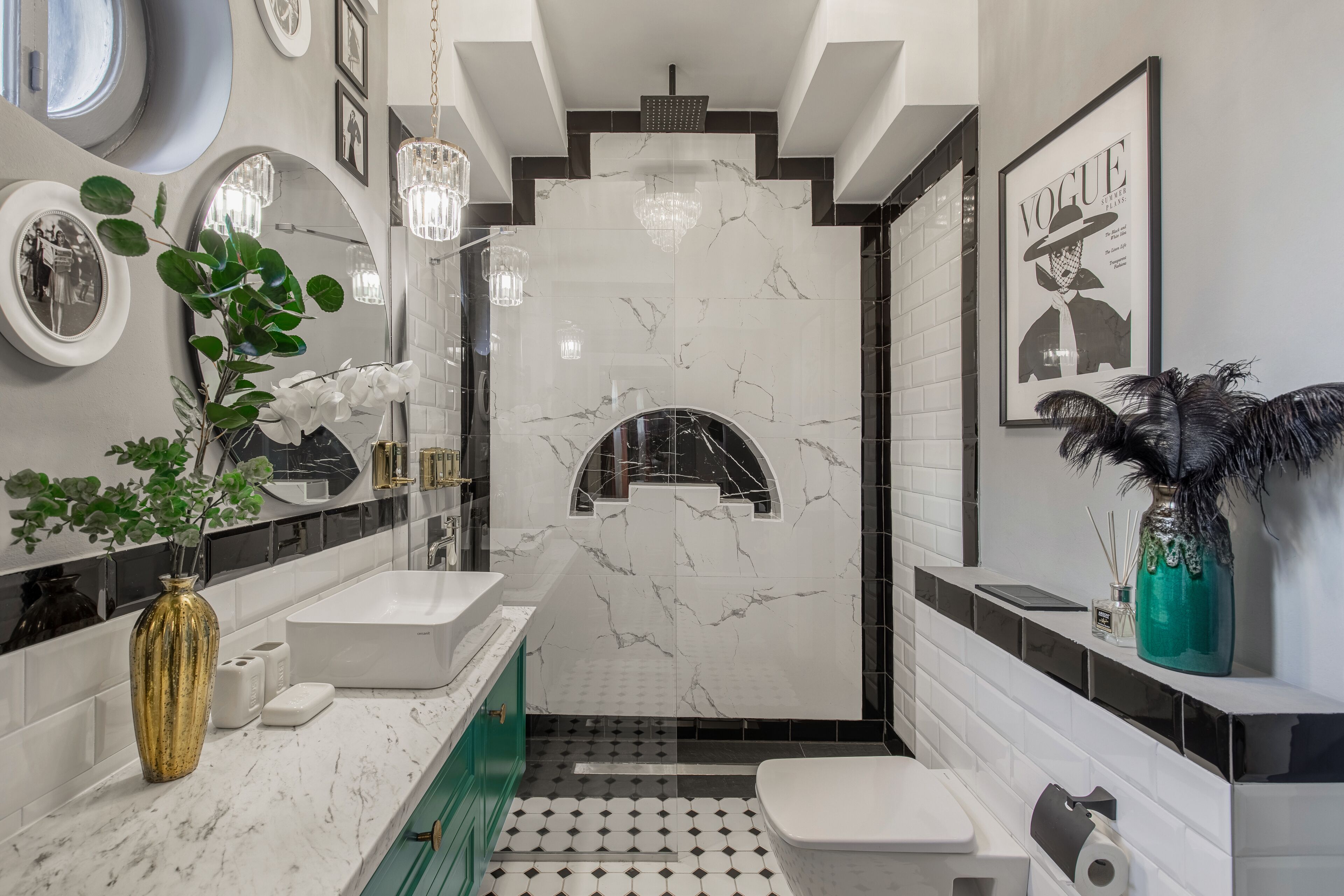 Luxury Apartment | Bathroom | Shower, rainfall showerhead, free toiletries, hair dryer