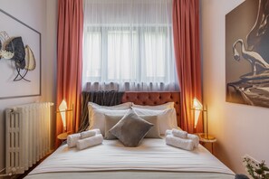 4 bedrooms, Egyptian cotton sheets, premium bedding, down duvets - The Great Gatsby (Bucharest)