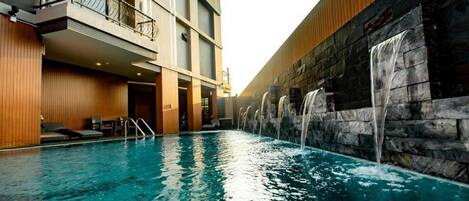 สระว่ายน้ำ