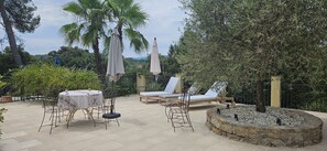 Outdoor dining - La Villa L'oranger - Spacieuse et Magnifique villa au cœur de la Provence Verte (Lorgues)