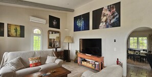 Smart TV, DVD player, table tennis, books - La Villa L'oranger - Spacieuse et Magnifique villa au cœur de la Provence Verte (Lorgues)