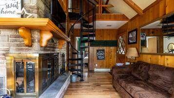 Smart TV, fireplace, books, stereo