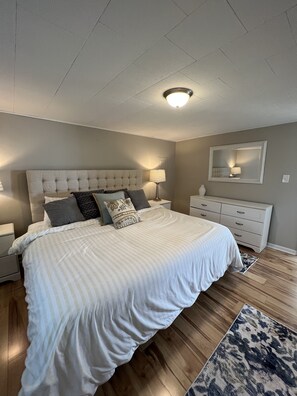 2 bedrooms, free WiFi, bed sheets - Cozy Lakefront Cottage - Gorgeous Views of Lake Huron! (Lexington)