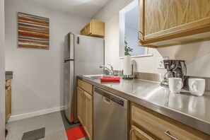 Microwave, dishwasher