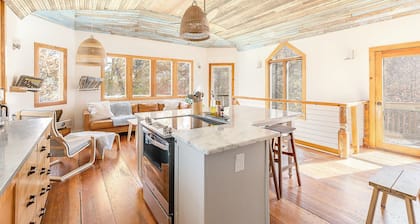 Sweet Summertime on the Lake: Modern Home near Hyco