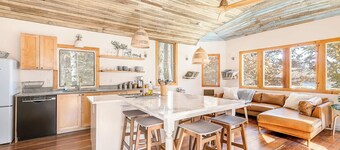 Lakefront Hygge: Dock|Marine Hammock|Screen Porch
