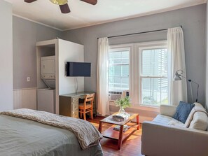 1 bedroom, desk, iron/ironing board, WiFi