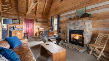 Una televisión, una chimenea, un reproductor estéreo, una oficina