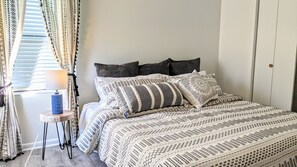 3 makuuhuonetta, silitysrauta/-lauta, ilmainen Wi-Fi, vuodevaatteet