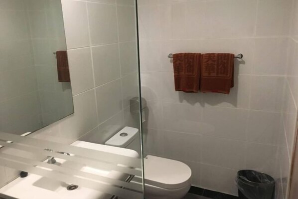 Room - The Room Hotel (Miri)