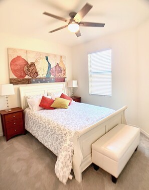 3 bedrooms, iron/ironing board, free WiFi, bed sheets - Sweet Home Paradise Getaway (Venice)