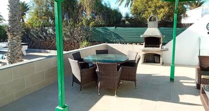 Detached villa a stone's throw from the center of Playa Blanca.