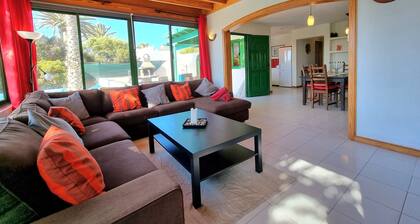 Detached villa a stone's throw from the center of Playa Blanca.
