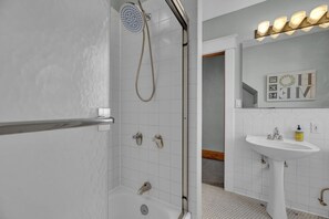 Hair dryer, towels - Oakley Square 3BR Charmer - Total Walkability by RedAwning (Cincinnati)