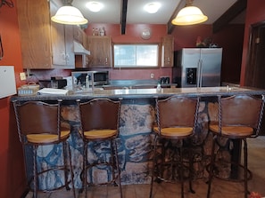 Kjøleskap, mikrobølgeovn, ovn og oppvaskmaskin