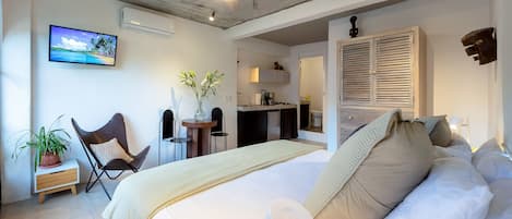 1 chambre, coffre-fort, fer et planche Ă repasser