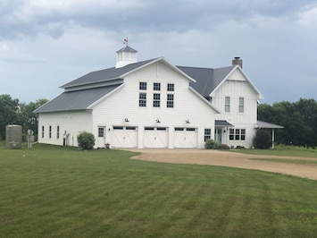 Pulling up to the Glory Barn after driving down 1/4 mile wooded driveway.