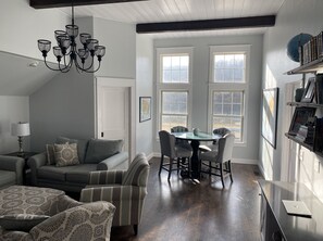 Smart TV, fireplace, DVD player, table tennis