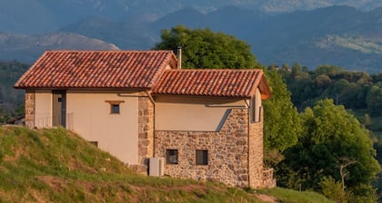 Views of the Picos de Europa in a house designed for all seasons