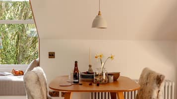 Loft romántico, baño privado (Lux) | Restaurantes