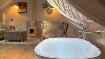 Romantic Loft, Private Bathroom (Lux)