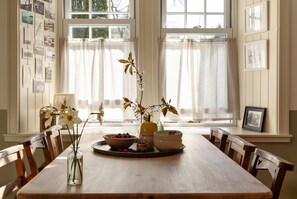 Luksustalo, kylpyhuone makuuhuoneen yhteydessä (Home Farm ) | Jaettu keittiö