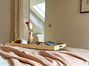 Romantic Loft, Private Bathroom (Lux) - Home Farm (Oban)