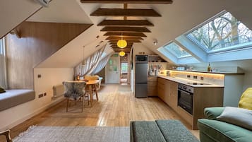 Romantic Loft, Private Bathroom (Lux)