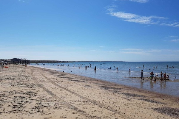 Una spiaggia nelle vicinanze