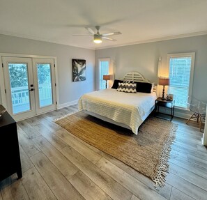 4 bedrooms, desk, iron/ironing board, free WiFi