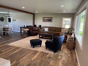 TV, fireplace, ping pong