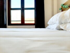 Apartamento clásico | Edredones de plumas, wifi gratis, ropa de cama