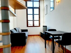 舒適複式房屋 | 起居區 | 電漿電視