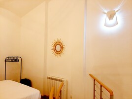 Dúplex Confort | Edredones de plumas, wifi gratis, ropa de cama