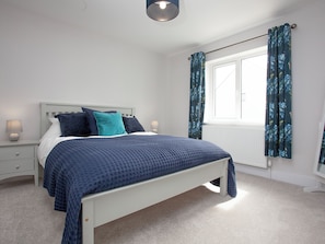 5 bedrooms, free WiFi, bed sheets - 5 bedroom accommodation in Crantock, near Newquay (Crantock, near Newquay)