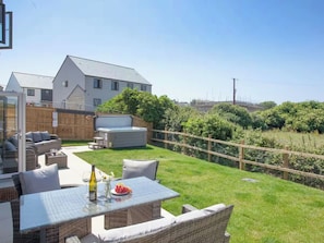 Outdoor dining - 5 bedroom accommodation in Crantock, near Newquay (Crantock, near Newquay)