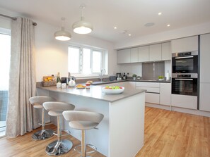 Oven, dishwasher, high chair, freezer - 5 bedroom accommodation in Crantock, near Newquay (Crantock, near Newquay)