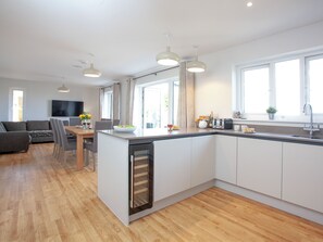 Dining - 5 bedroom accommodation in Crantock, near Newquay (Crantock, near Newquay)