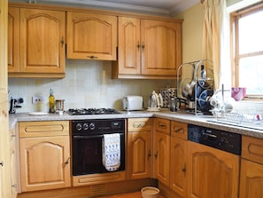 Oven, dishwasher, highchair, cookware/dishes/utensils - 4 bedroom accommodation in Whitstable (Whitstable)